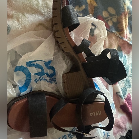 Sandals - Picture 3 of 5